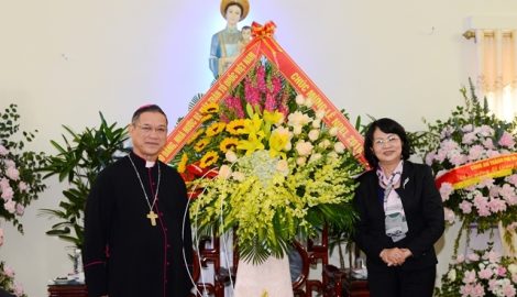 Phó Chủ tịch nước chúc mừng Giáng sinh tại Nam Định