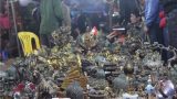 Dịch vụ trông giữ xe, nhà nghỉ “chặt chém” du khách tại chợ Viềng