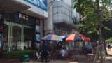Triệu tập hai thanh niên Nam Định đánh phóng viên tìm hiểu vụ áo mưa 1 triệu