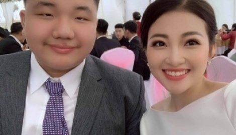 Phát hiện thú vị nhất hôm nay: Cô dâu ‘vàng đeo trĩu cổ’ nhận sổ đỏ ngày cưới có em trai 17 tuổi và vẫn F.A