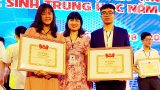 Nam Định : Hai học sinh chế tạo thành công màng bọc thực phẩm sinh học thông minh thay thế túi nilon