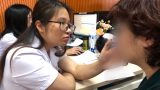 Thiếu nữ 15 tuổi dày đặc mụn trứng cá sau khi tự ý bôi thuốc