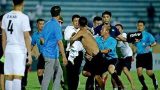 Nam Định chờ án phạt do CĐV tràn xuống sân gây rối