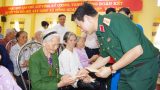 Thượng tướng Phan Văn Giang thăm, tặng quà gia đình chính sách tỉnh Nam Định
