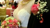 Cô gái trẻ thuê chồng làm đám cưới giả