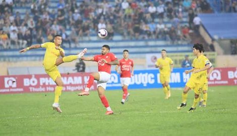 Nam Định & 2 thái cực mâu thuẫn ở V.League 2021