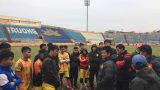 Nỗi lo của Nguyễn Văn Sỹ: Nhà tài trợ mất hút, nợ lương cầu thủ và tình thế “giải tán còn hơn”