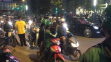 Va chạm giao thông, tài xế ôtô rút dao đâm người đi xe máy