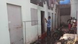 Người đàn ông quê Nam Định nằm thoi thóp bên vũng máu, cạnh xe máy đang bốc cháy