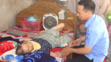 Nỗi ân hận của người con trai đánh mẹ già 84 tuổi bại liệt