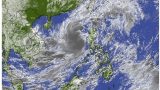 Ngày 27/10, bão số 9 giật cấp 17 di chuyển nhanh 20-25km và bắt đầu ảnh hưởng đến đất liền