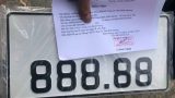 Người đàn ông mua Mercedes tặng vợ và bốc được biển ngũ quý 8 siêu hiếm: “Đã giàu còn may mắn”