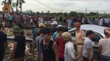 Ô tô vượt ẩu va chạm với tàu hỏa ở Nam Định, 4 người gặp nạn
