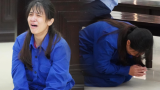 Nữ bị cáo bạo hành con gái 3 tuổi đến tử vong quỳ gối, gào khóc xin lỗi mẹ đẻ và bố mẹ chồng: “Bị cáo chưa bao giờ thôi dằn vặt với bản thân mình”