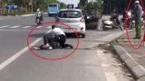 Đại uý công an đứng gọi điện thoại trong khi tài xế taxi vật lộn với tên cướp giải trình gì?