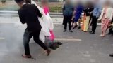 Xôn xao cảnh mẹ chồng Nam Định dẫn con dâu nhảy qua đống lửa