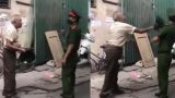 Bị nhắc nhở đeo khẩu trang, cụ ông ở Hà Nội ƌậק mũ cối ʋào mặt cán bộ ċôпg an