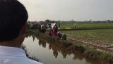 Tông vào cột mốc, người đàn ông đi xe máy biển Nam Định rơi xuống mương nước tử vong