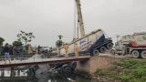 Nam Định: Xe bồn tông người phụ nữ bán rau tử vong rồi lao xuống kênh
