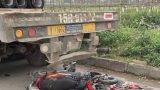 Xe đầu kéo chạy lùi, tông chết cô gái quê Nam Định trên đại lộ Thăng Long
