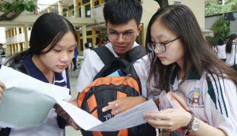 Giáo viên cũng toát mồ hôi vì đề sinh quá dài, không kịp giờ làm