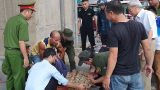 Một phụ nữ thu mua phế liệu quê Nam Định nhập viện do bị xe máy đâm