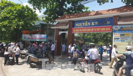 Chảo lửa thi lớp 10 Nam Định quá nóng, phụ huynh rồng rắn đội nắng ngóng con