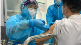 Sau tiêm vắc-xin Covid-19, nhiều người phản ứng thường, 2 người có phản vệ độ 2