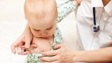 Nhiều trẻ tím tái phải nhập viện sau khi tiêm vắc xin thay thế Quinvaxem: Bộ Y tế nói gì?