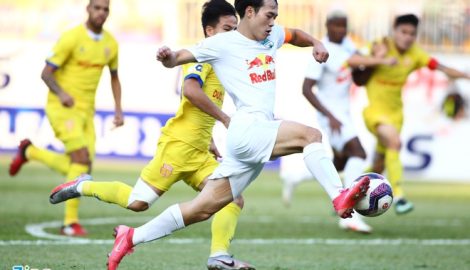 Kiatisuk: ‘Dẫn trước Nam Định 3-0, tôi cũng chưa dám cười’