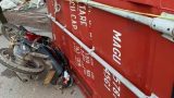 Xe container mất lái, rơi thùng đè chết một phụ nữ ở Bình Dương