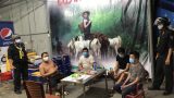 Phạt nặng các nhóm người tụ tập đánh bạc, vi phạm giãn cách xã hội vì dịch Covid-19